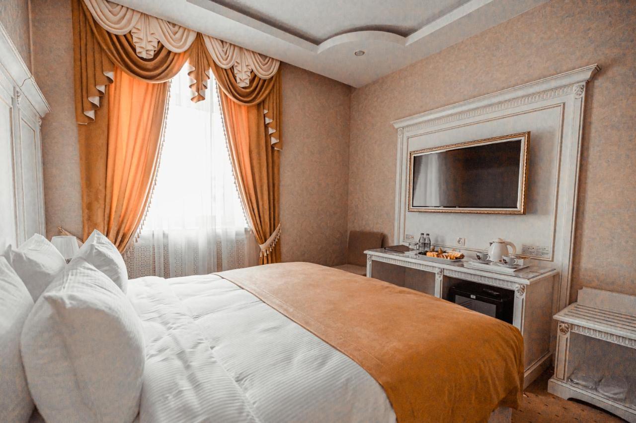 Imperial Palace Hotel Minsk Buitenkant foto