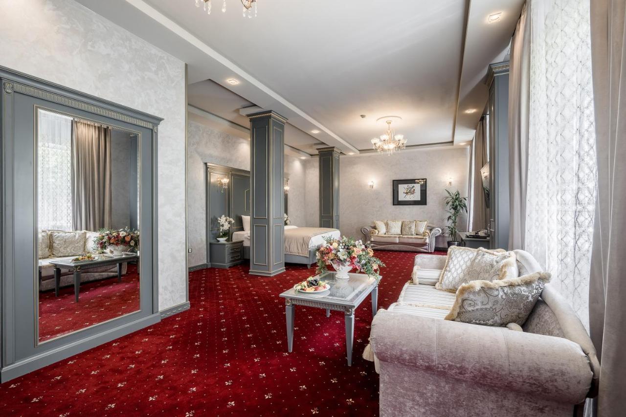 Imperial Palace Hotel Minsk Buitenkant foto