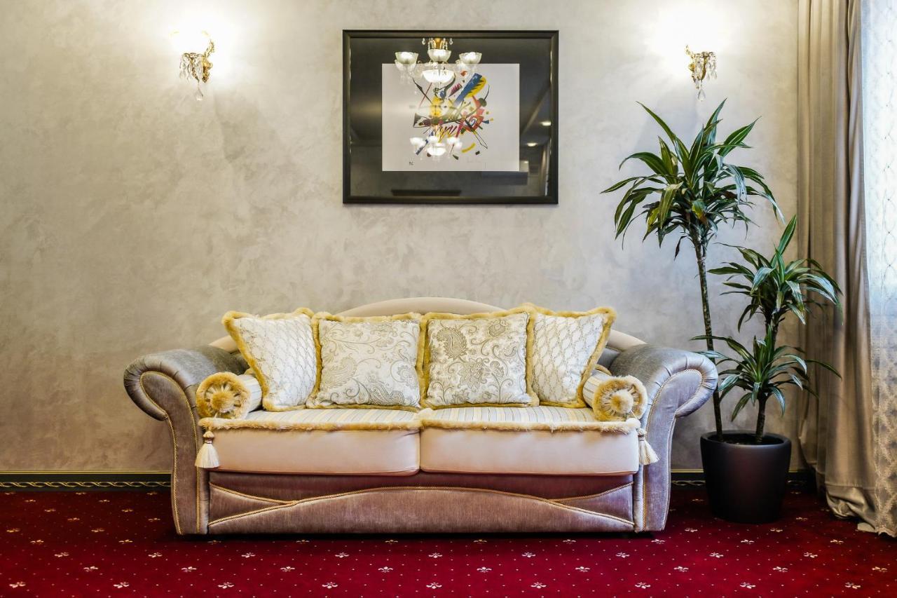 Imperial Palace Hotel Minsk Buitenkant foto